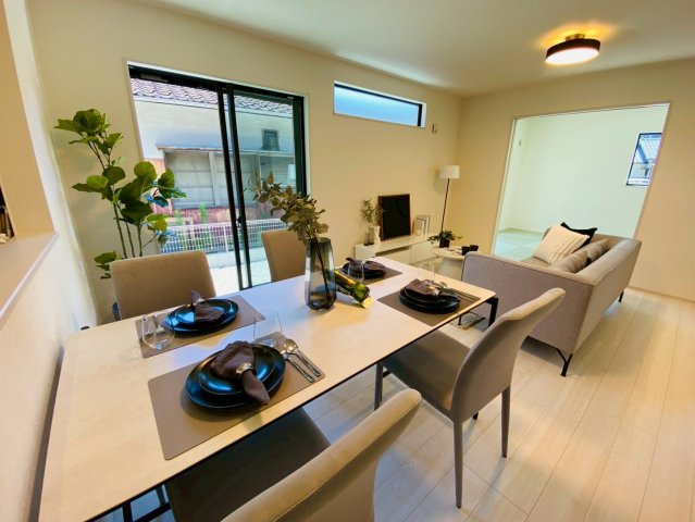 リナージュ/南区/御幸笛田/23-1期／1号棟の居間・リビング