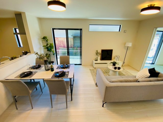 リナージュ/南区/御幸笛田/23-1期／1号棟の居間・リビング