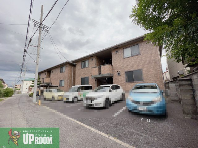 栄林ハイツ第3 B棟の駐車場