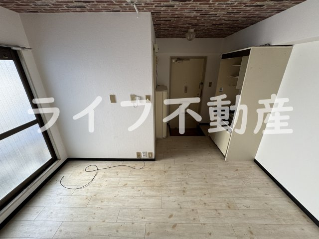 サニーマンションの洋室|スタンダードな洋室です