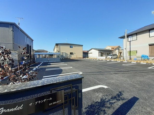 ザ・グランデールの駐車場