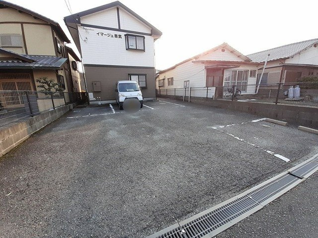 イマージュ吉武の駐車場