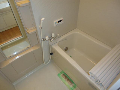 【浴室】 | アベニール細江 | 追焚き・浴乾付でボトルラックも多いバス