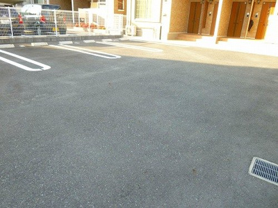 【駐車場】 | ラフレシールあぼしＤ | 車をお持ちの方に嬉しい駐車場付きの物件です