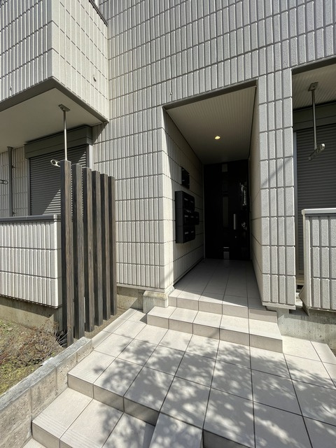 クオリア東長崎のエントランス