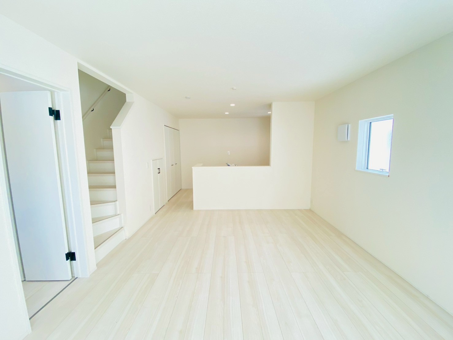 リナージュ/南区/御幸笛田1丁目/24-1期／1号棟の居間・リビング|御幸笛田新築完成しました☆即案内致可能☆当日の連絡も大歓迎☆