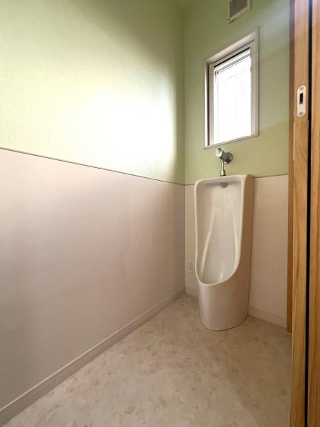 大石町2丁目中古のトイレ|男性用トイレもあるので、もう家族でトイレ渋滞なし！ゆとりある暮らしを。