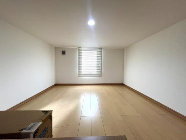 大石町2丁目中古の収納|限られたスペースでも効率よく整理整頓でき、必要なアイテムをすぐに取り出せる便利さがあります。シンプルなデザインで、無駄なく活用できる収納空間です！