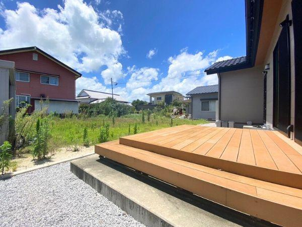 細　中古のその他|夏はプール、秋はお月見と広々としたウッドデッキは様々な場面で活躍しそう♪