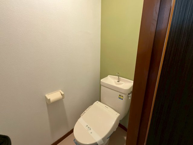 ヒルズF&Mのトイレ|温水洗浄付便座付きです