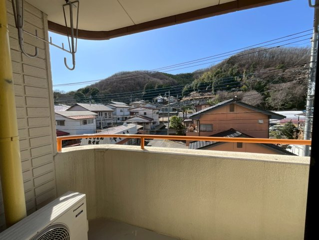 ヒルズF&Mの展望|開放的で明るい空間を演出してくれるバルコニーです