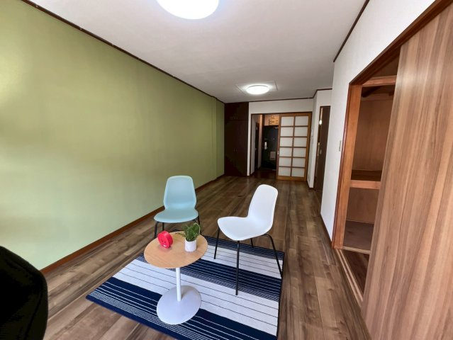 ヒルズF&Mの内装|ゆったり過ごせる居間です