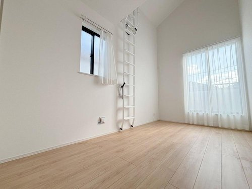 【GRAFARE　ZEH水準仕様】小平市天神町４期の洗面所|洗面所は窓があり換気も出来ます。