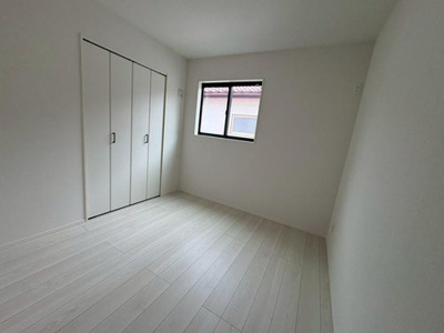 【洋室】 | 【GRAFARE　ZEH水準仕様】小平市天神町４期 | 各居室には収納が完備されています！