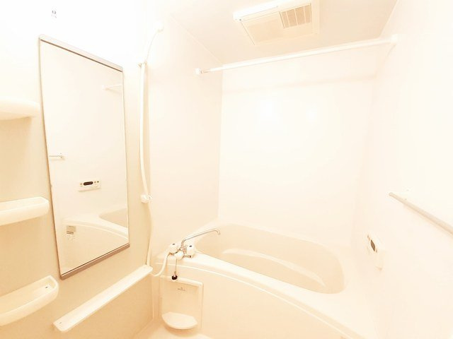 ブライトＭＡＣＨＩＹＡＳＩＫＩの浴室