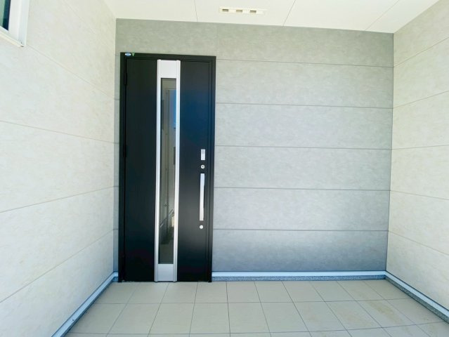 リナージュ/南区/御幸笛田1丁目/24-1期/2号棟の玄関|御幸笛田新築完成しました☆即案内致可能☆当日の連絡も大歓迎☆