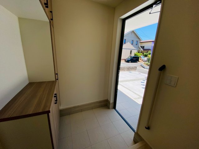 リナージュ/南区/御幸笛田1丁目/24-1期/2号棟の玄関|御幸笛田新築完成しました☆即案内致可能☆当日の連絡も大歓迎☆