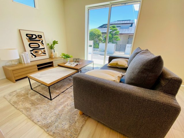 リナージュ/南区/御幸笛田1丁目/24-1期/2号棟の居間・リビング|御幸笛田新築完成しました☆即案内致可能☆当日の連絡も大歓迎☆