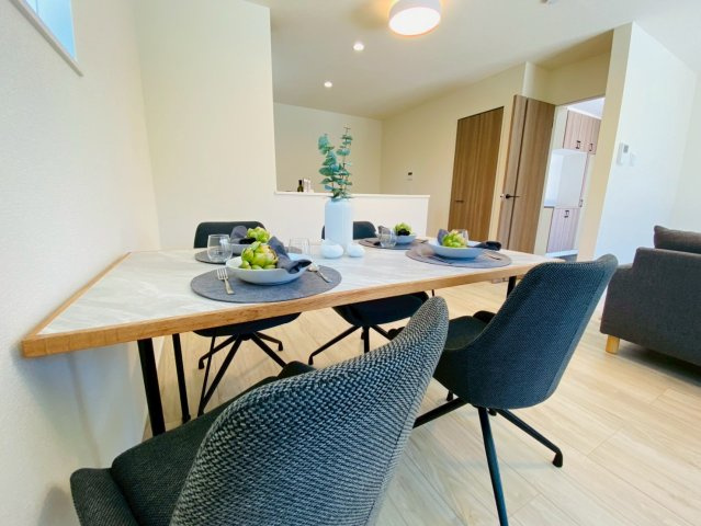 リナージュ/南区/御幸笛田1丁目/24-1期/2号棟の居間・リビング|御幸笛田新築完成しました☆即案内致可能☆当日の連絡も大歓迎☆