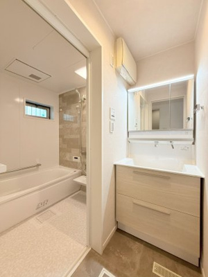 【洗面所】 | 杉並区桃井二丁目戸建 | ゆったりとスペースのある洗面所