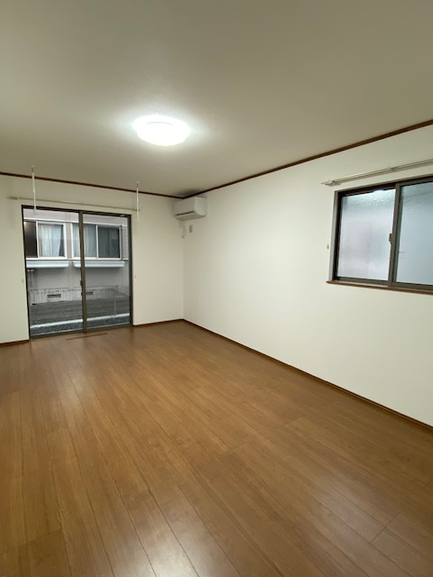 [新築]lavender  Dの居間・リビング|暮らしの土台になる、落ち着いたリビング。