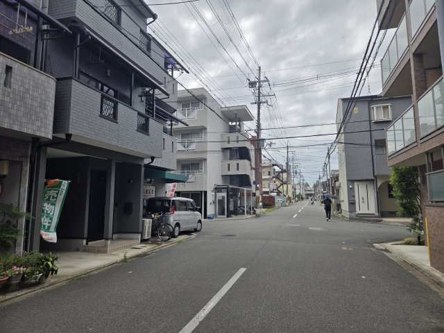 西浦町4丁目中古戸建の前面道路含む現地写真