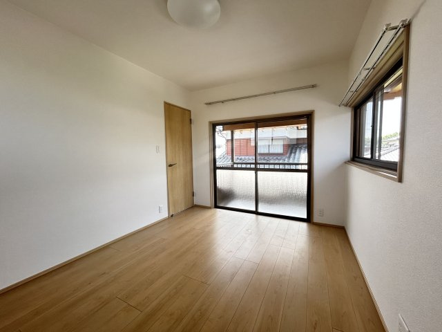 【洋室】 | 吉野売家 | 明るいバルコニー付きの２階洋室です！