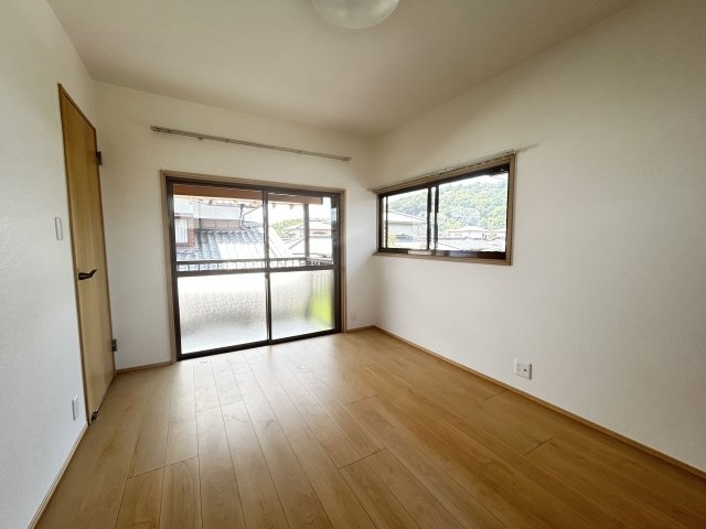 【洋室】 | 吉野売家 | 明るいバルコニー付きの２階洋室です！