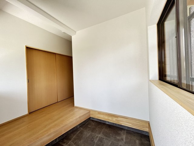 【玄関】 | 吉野売家 | リフォーム済の広々した玄関です！