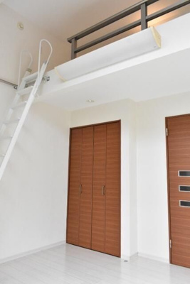 【居間・リビング】 | ラウレアｋ | こちらのリビングで趣味の時間をお楽しみください