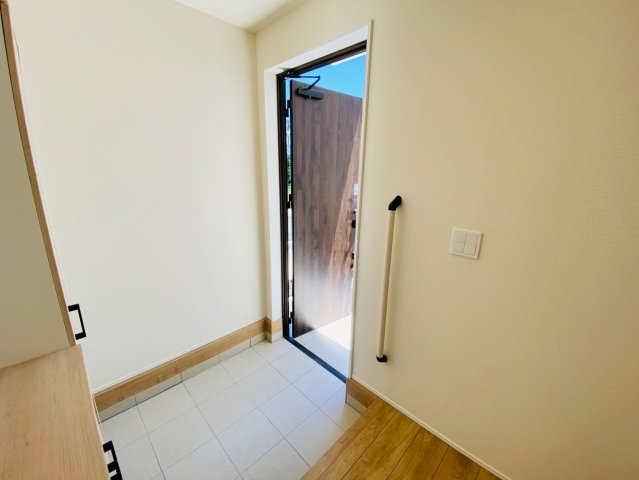 リナージュ/南区/御幸笛田1丁目/24-1期/3号棟の玄関|御幸笛田新築完成しました☆即案内致可能☆当日の連絡も大歓迎☆