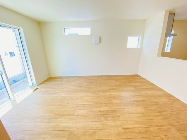 リナージュ/南区/御幸笛田1丁目/24-1期/3号棟の居間・リビング|御幸笛田新築完成しました☆即案内致可能☆当日の連絡も大歓迎☆