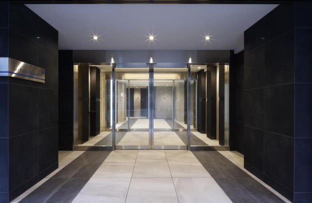 ラ・ピシーヌ南堀江のエントランス