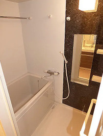 ルーエ本町の浴室