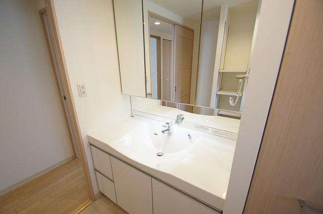 アーデンタワー新町の独立洗面台