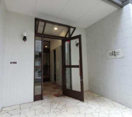 アーデンタワー新町のエントランス