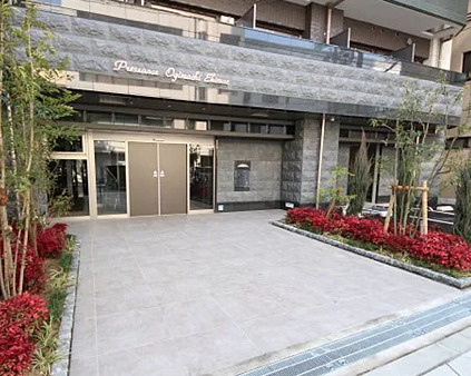 プレサンス扇町駅前のエントランス