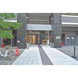 アーデンタワー本町イーストのエントランス