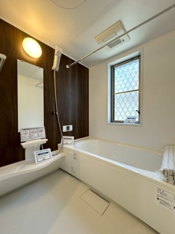 【認定中古】小倉南区志井鷹羽台　5SLDK　【小倉南区　中古戸建て】の浴室|足が伸ばせるユニットバスはマイホームの憧れですね♪【小倉南区　中古戸建】