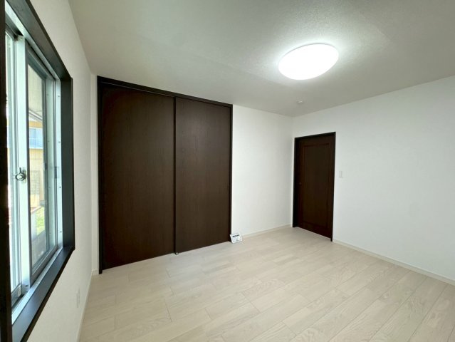 【認定中古】小倉南区志井鷹羽台　5SLDK　【小倉南区　中古戸建て】の洋室|5.2帖洋室はクローゼット完備♪【小倉南区　中古戸建】