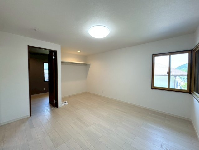 【認定中古】小倉南区志井鷹羽台　5SLDK　【小倉南区　中古戸建て】の洋室|2階6.1帖洋室はクローゼット＋WIC完備♪【小倉南区　中古戸建】