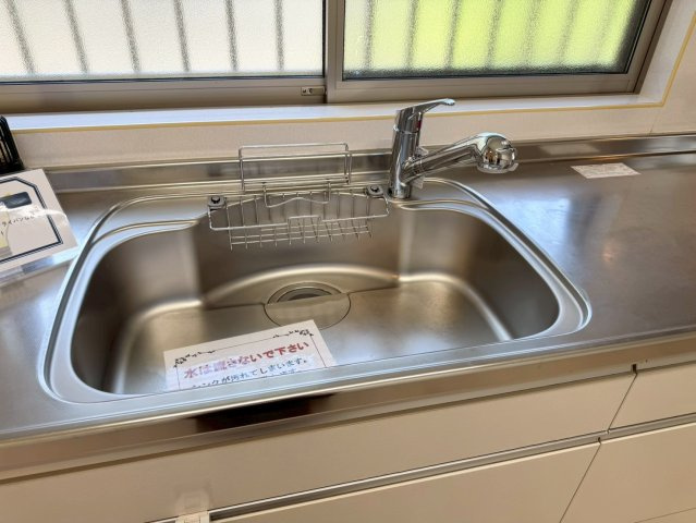 【認定中古】小倉南区志井鷹羽台　5SLDK　【小倉南区　中古戸建て】のキッチン|設備：変色しにくいステンレスシンク♪【小倉南区　中古戸建】