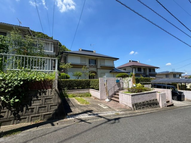 【認定中古】小倉南区志井鷹羽台　5SLDK　【小倉南区　中古戸建て】の外観|駐車スペースは３台可能♪【小倉南区　中古戸建】