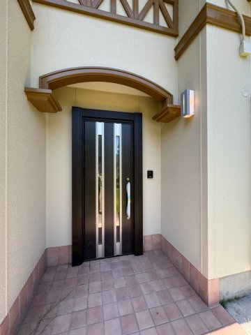 【認定中古】小倉南区志井鷹羽台　5SLDK　【小倉南区　中古戸建て】の玄関|タイル張りのお洒落な玄関♪【小倉南区　中古戸建】