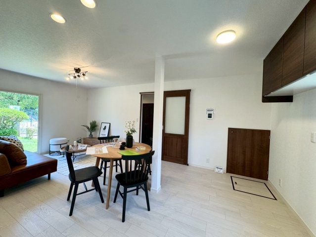 【認定中古】小倉南区志井鷹羽台　5SLDK　【小倉南区　中古戸建て】の居間・リビング|食事もくつろぎもひとつの空間で♪【小倉南区　中古戸建】