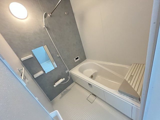 【浴室】 | 福岡市東区下原2丁目7期　1号棟（全1棟）【仲介手数料無料・0円】 | 現地写真。浴室です。