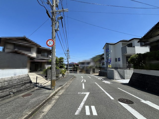 【その他】 | 福岡市東区下原2丁目7期　1号棟（全1棟）【仲介手数料無料・0円】 | 現地写真。前面道路です。