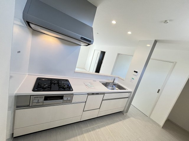 【キッチン】 | 福岡市東区下原2丁目7期　1号棟（全1棟）【仲介手数料無料・0円】 | 現地写真。
