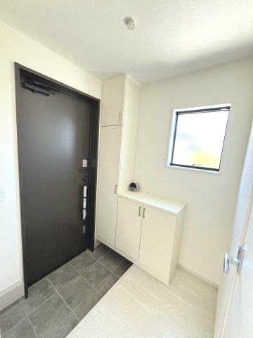 【玄関】 | 福岡市東区下原2丁目7期　1号棟（全1棟）【仲介手数料無料・0円】 | 現地写真。