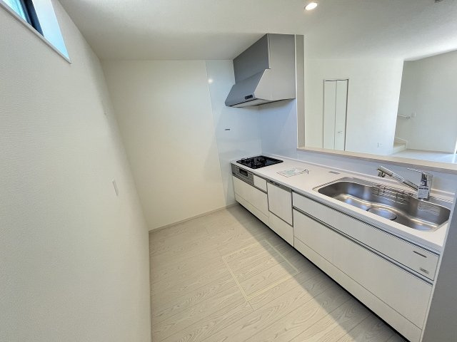 【キッチン】 | 福岡市東区下原2丁目7期　1号棟（全1棟）【仲介手数料無料・0円】 | 現地写真。